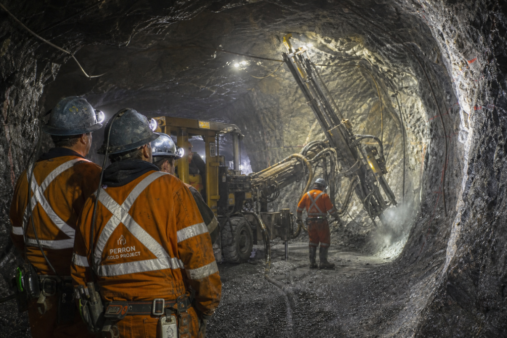 Amex Gold accélère le développement souterrain du projet aurifère Perron Amex Gold accélère le développement souterrain du projet aurifère Perron