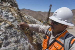 Silver Wolf recoupe un skarn prometteur or-zinc au Mexique
