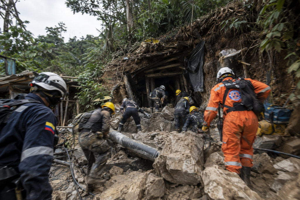Un éboulement dans une mine d’or illégale tue au moins neuf personnes en Colombie Un éboulement dans une mine d’or illégale tue au moins neuf personnes en Colombie