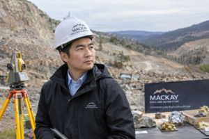 Mackay Gold attire l’attention de Chen Lin après une visite de terrain Mackay Gold attire l’attention de Chen Lin après une visite de terrain